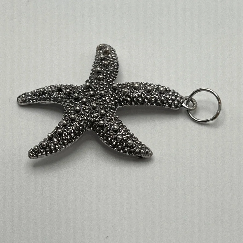 Vintage Starfish Pendant Silver Tone Raised Textured Beach Ocean Sea Star
